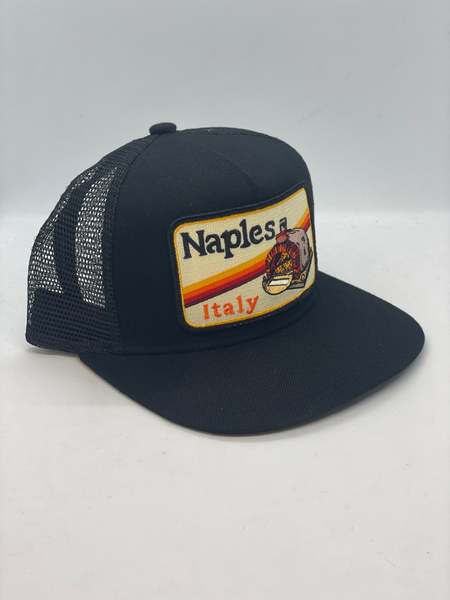 Cappello con visiera modello baseball con patch in pelle ricaata e logo azzurro ssc napoli